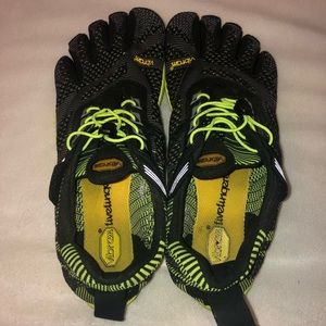 Men’s Vibram five toe sneakers, worn only 3 times